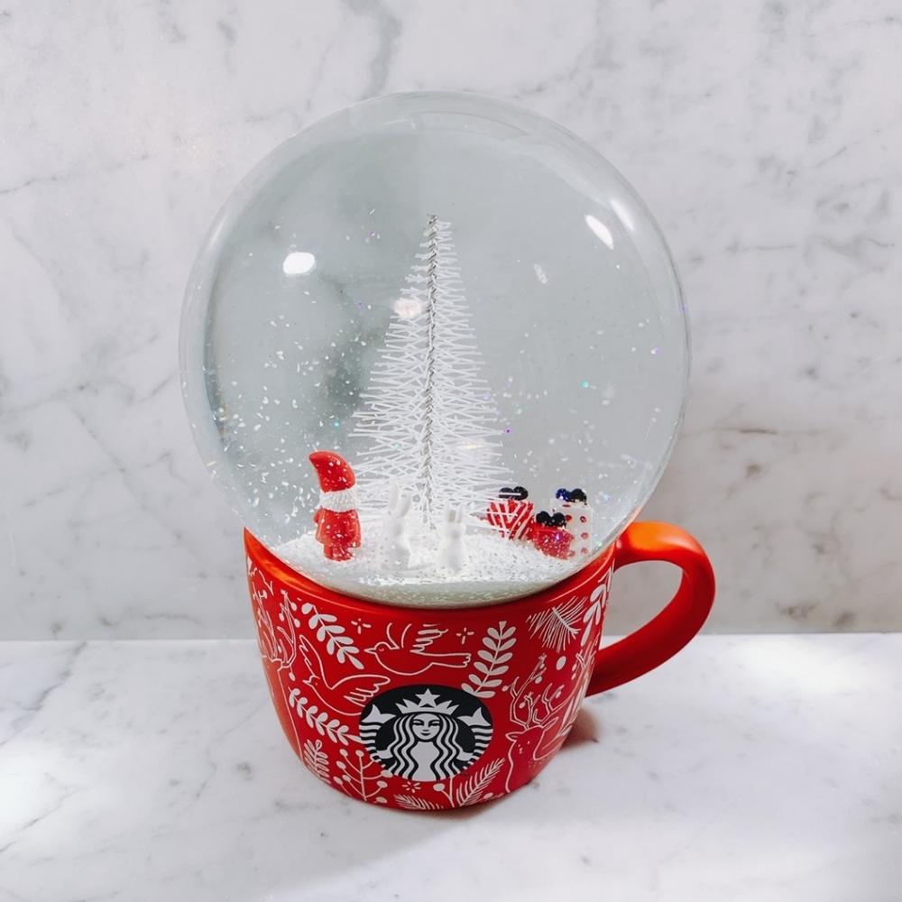 18' STARBUCKS Christmas snow globe Limited Edition